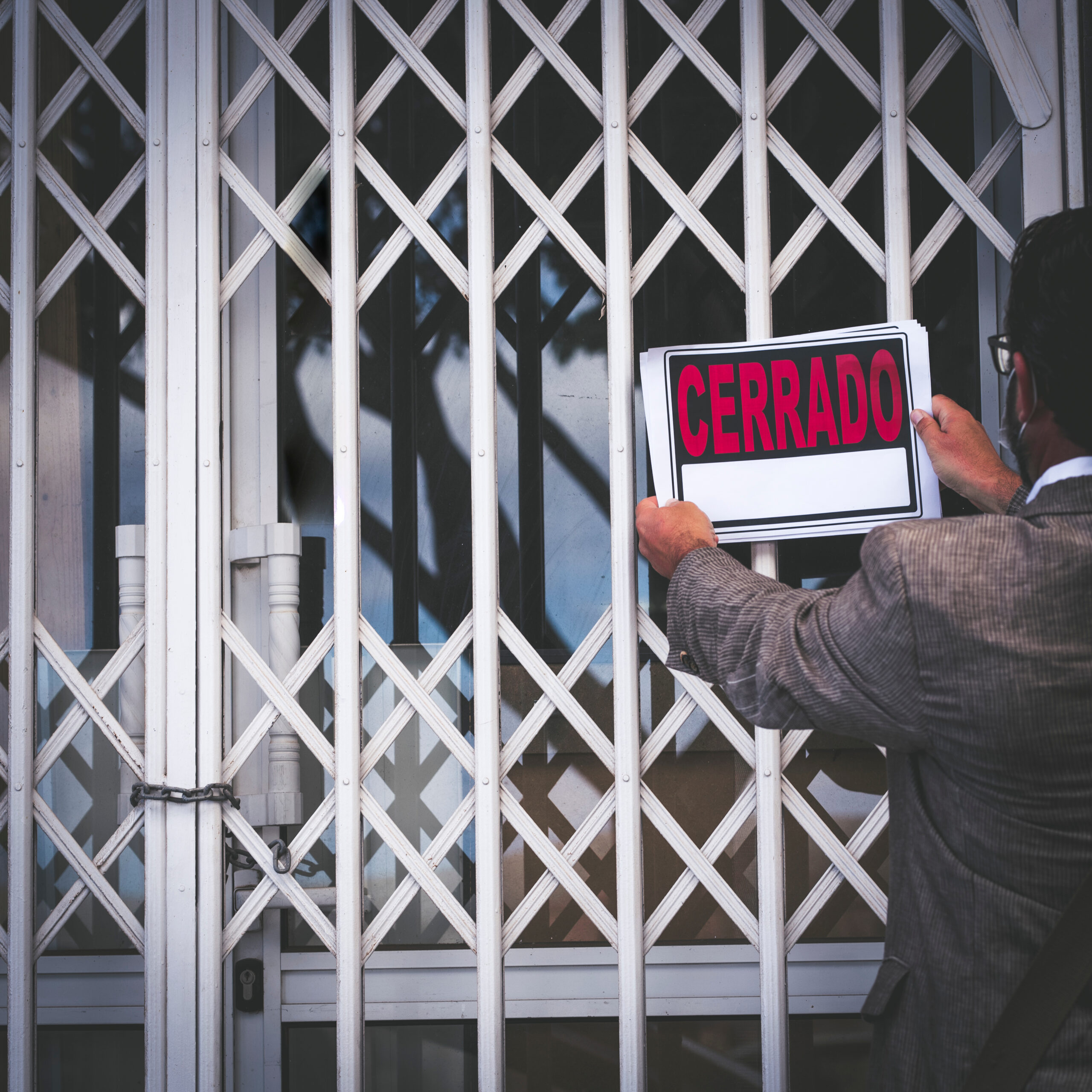 Lockdown,And,Bankrupt,Economy,Crisis,Concept,With,Unrecognizable,Store,Owner